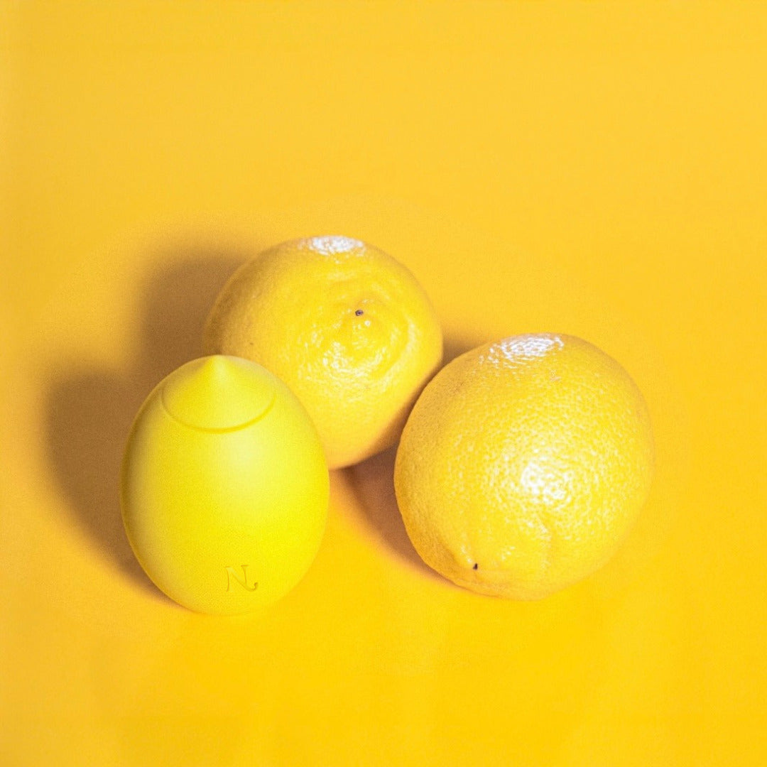 Vibrador Clitoral Lemon — na mão